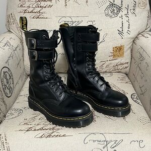 *NEVER WORN* Dr. Marten 12-eye Caspian Alt